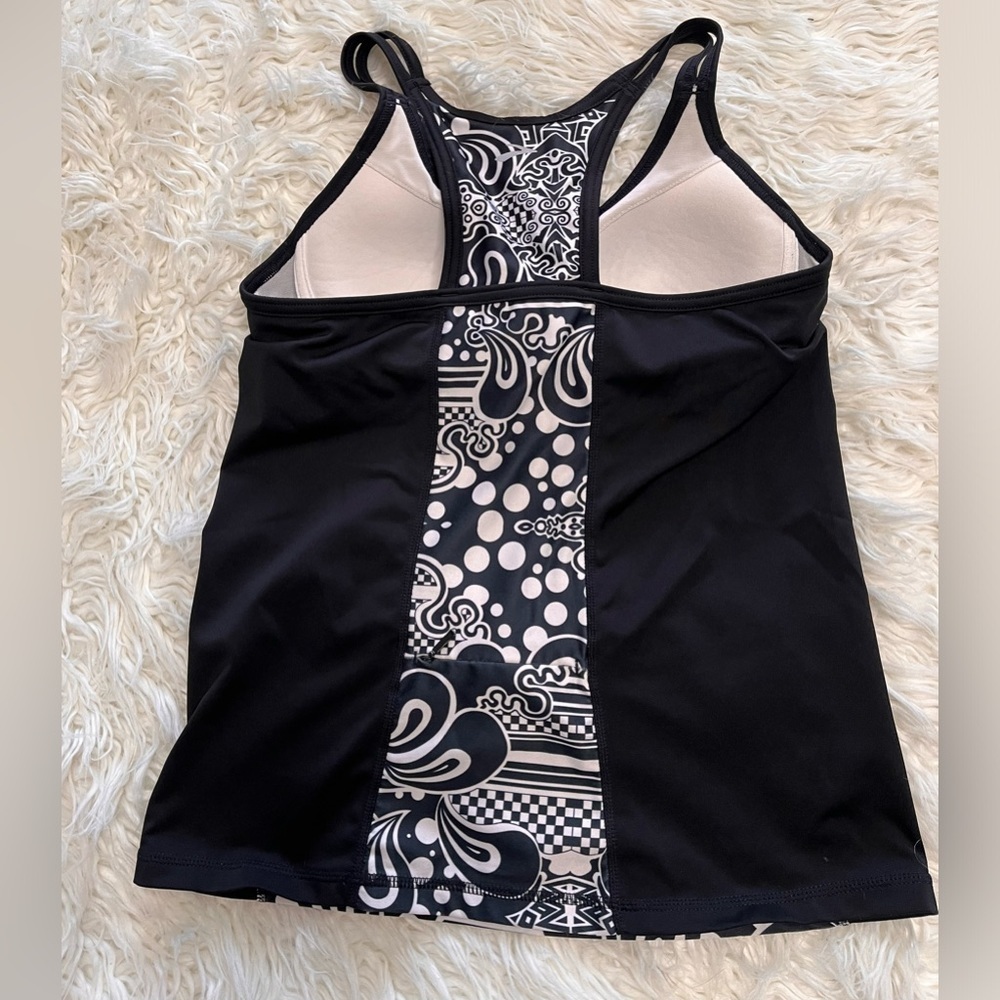 Brooks Women’s Black & White Razorback Sports Top. Size M - Picture 2 of 4